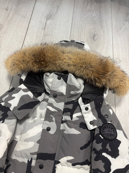 Canada Goose Snow Camo Blakc Badge Wyndham Parka (M)