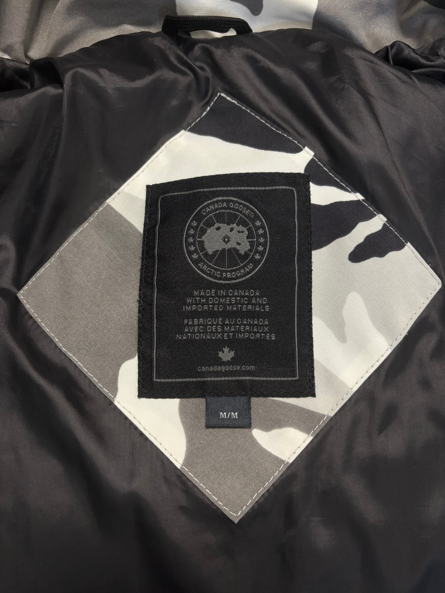 Canada Goose Snow Camo Blakc Badge Wyndham Parka (M)