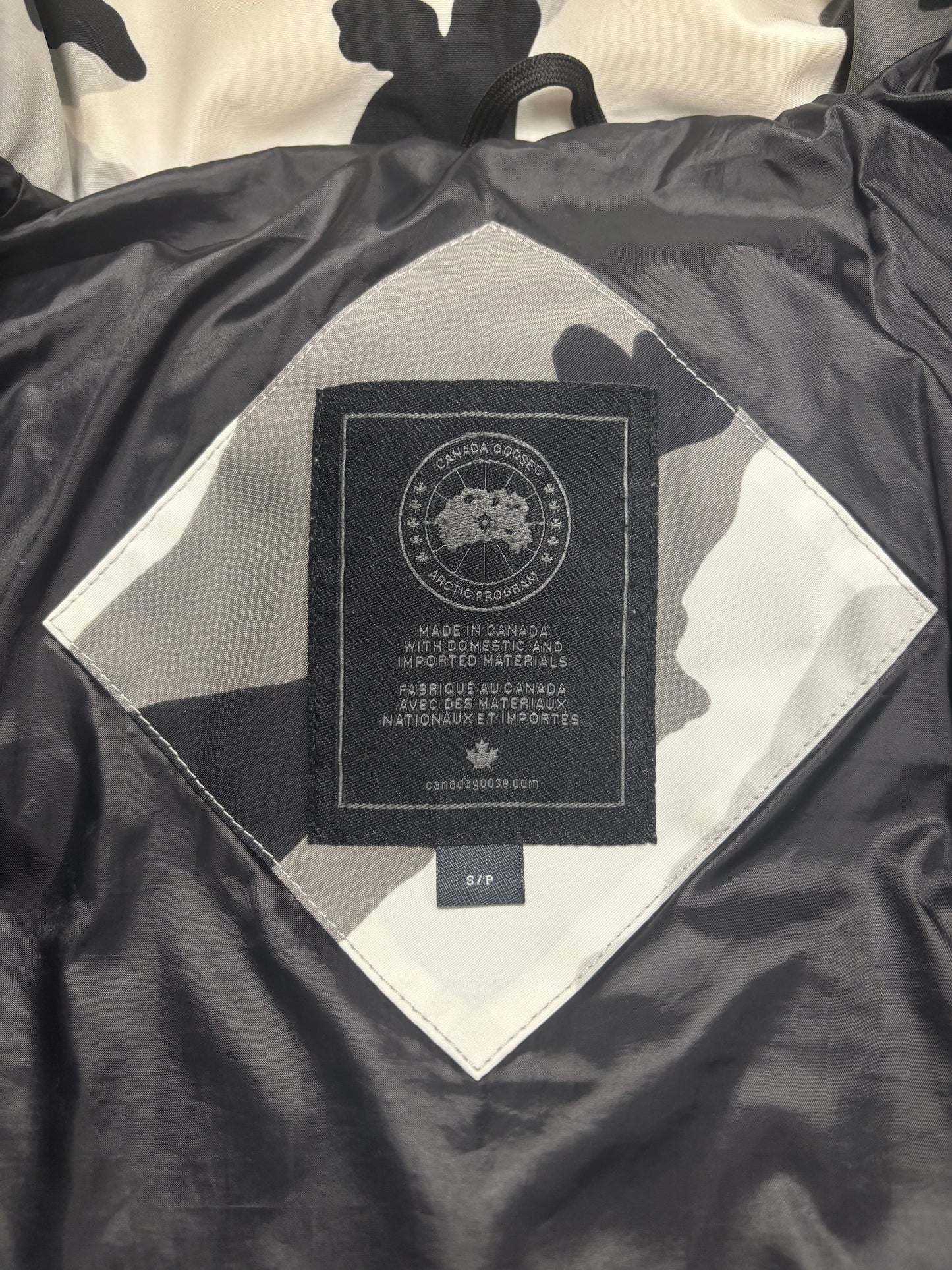 Canada Goose Snow Camo Black Badge Wyndham Parka (S)