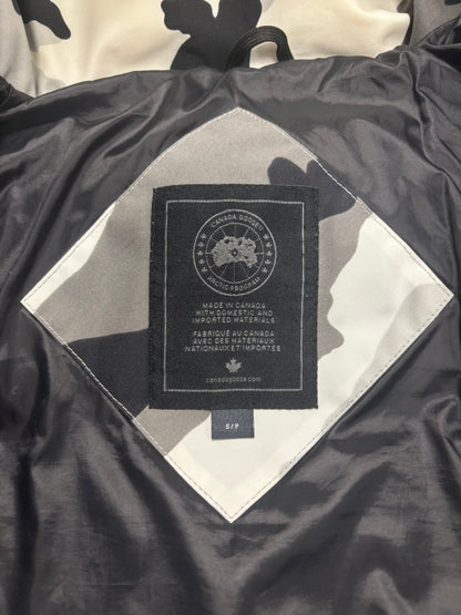 Canada Goose Snow Camo Black Badge Wyndham Parka (S)