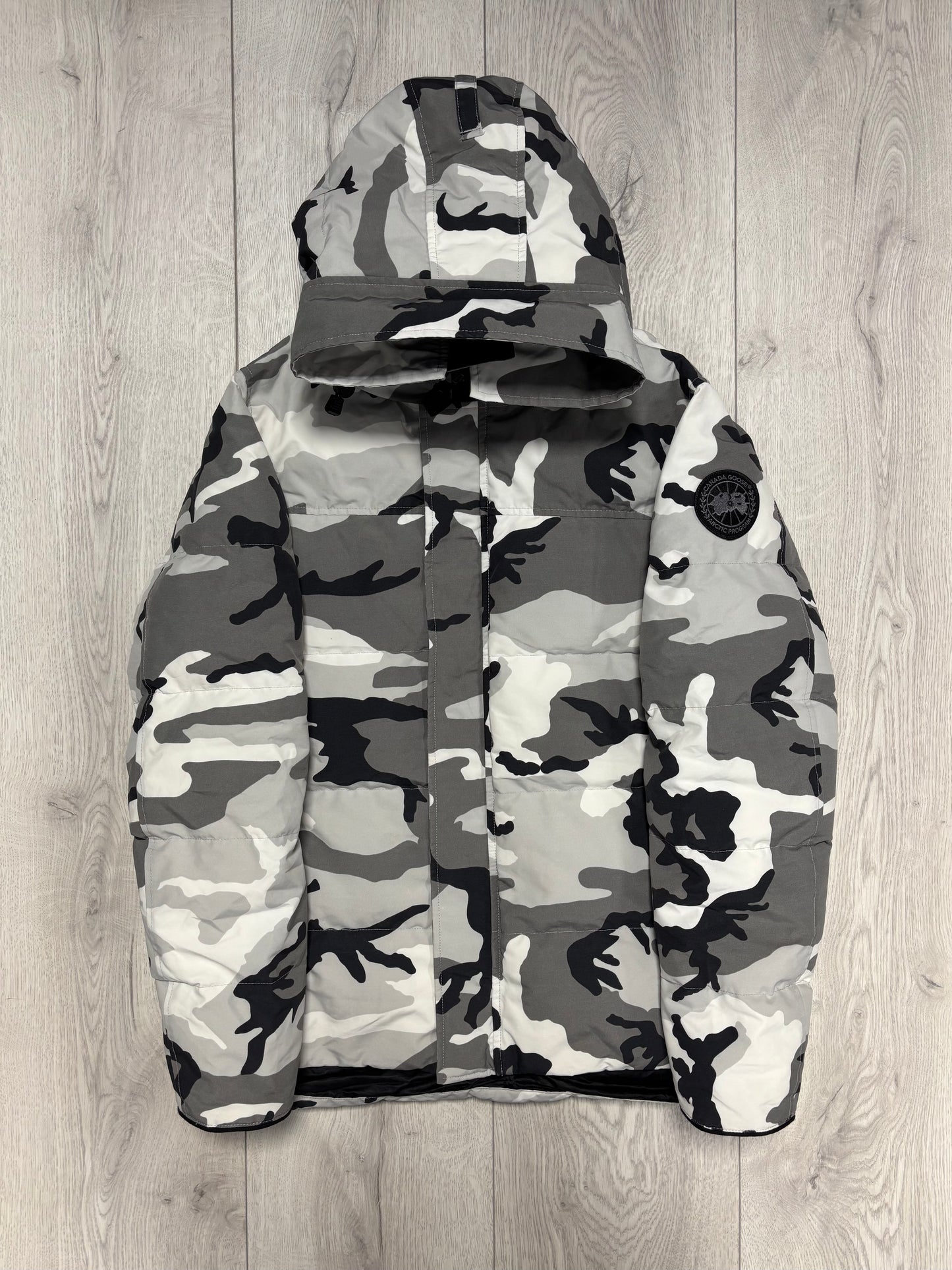 Canada Goose Snow Camo Macmillan Parka (L)