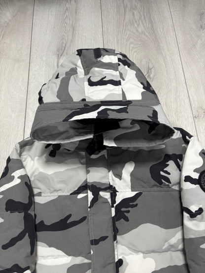 Canada Goose Snow Camo Macmillan Parka (L)