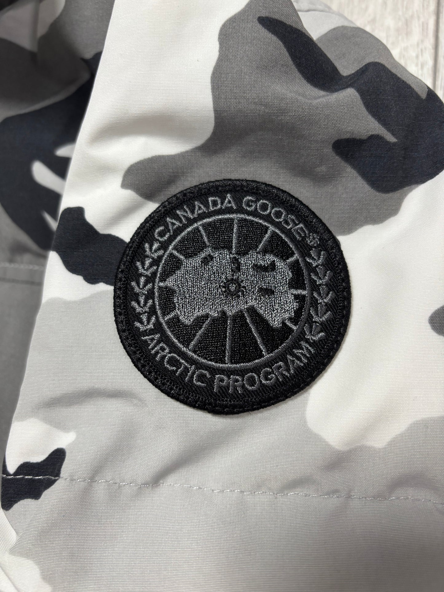 Canada Goose Snow Camo Macmillan Parka (L)