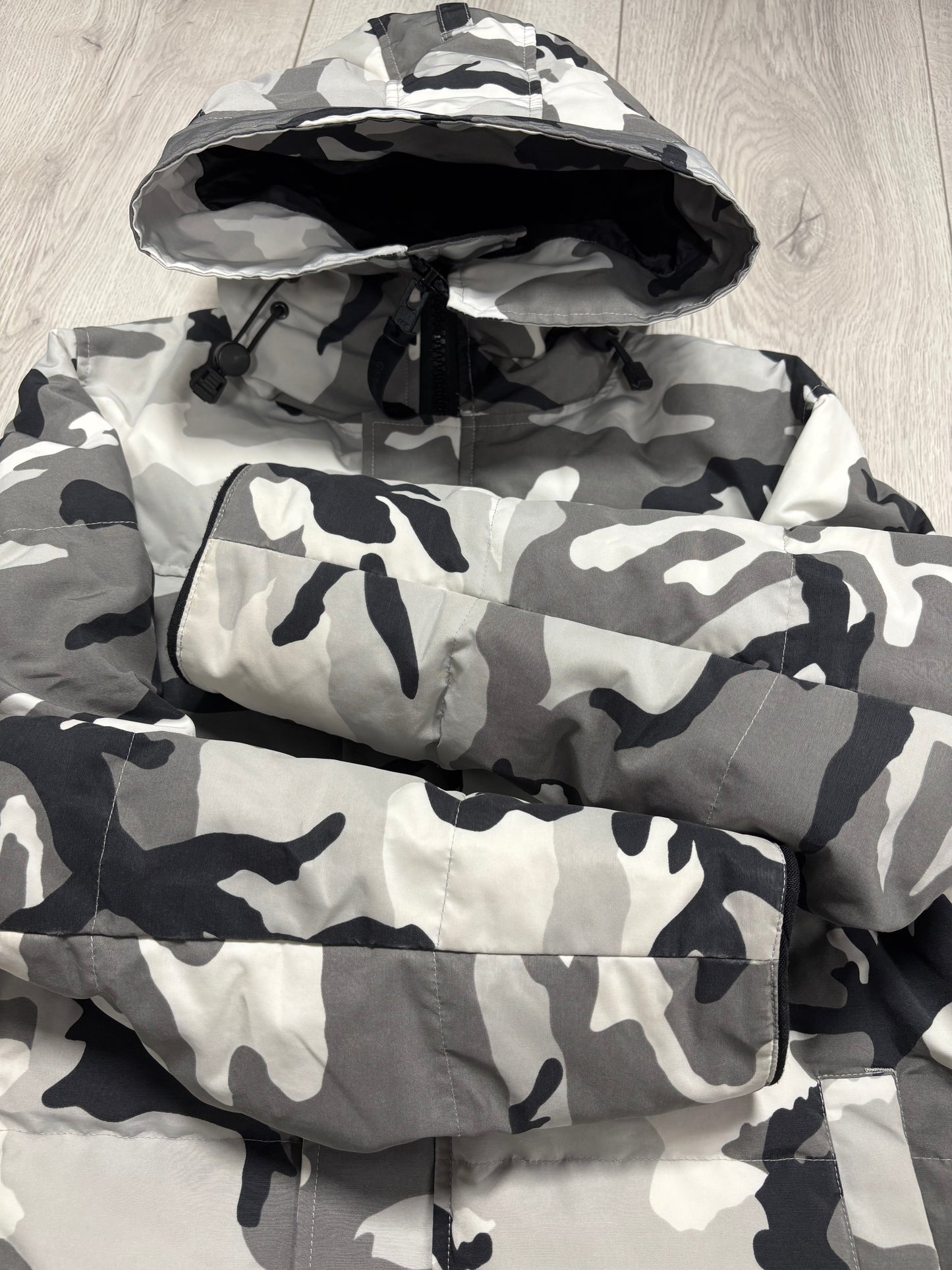 Canada Goose Snow Camo Macmillan Parka (L)
